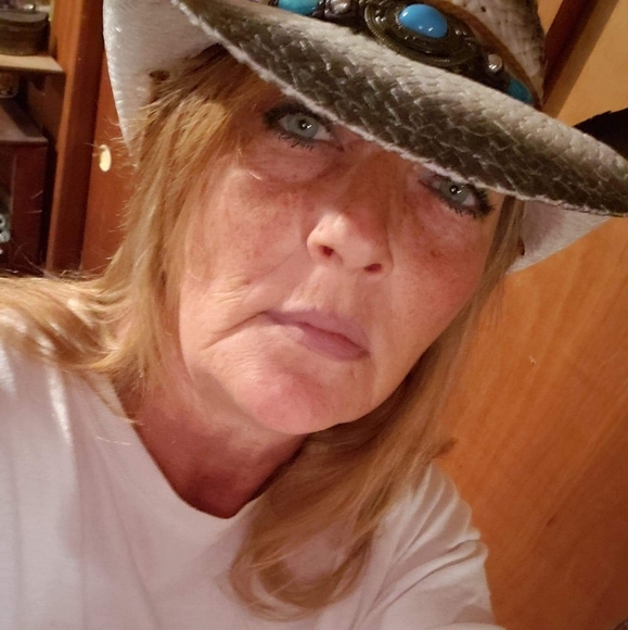 Meet your Posher, Leisia - Picture 1 of 2